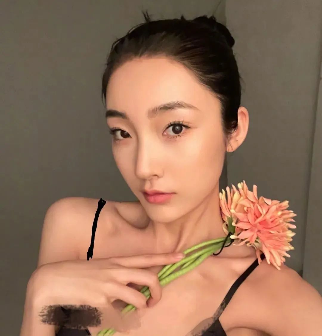 女生为了变美到底有多假动漫版,女生为了变美做整容手术