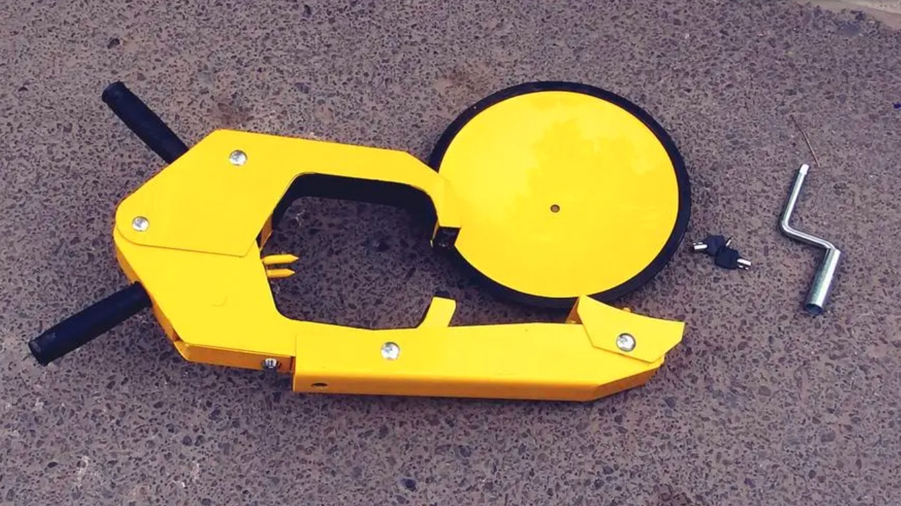 停车时被人恶意锁了轮胎咋办？有一个方法，只需二十分钟就能开走