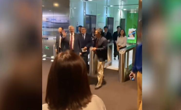 比尔盖茨ai改变生活5年,比尔盖茨抵达北京演讲人工智能