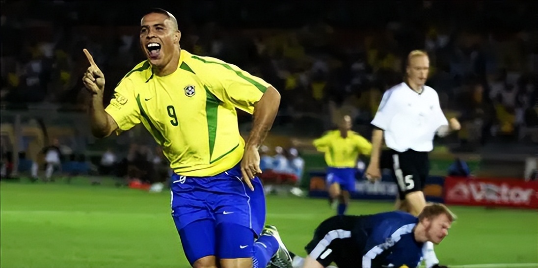 来自外星球的足球运动员,外太空球星