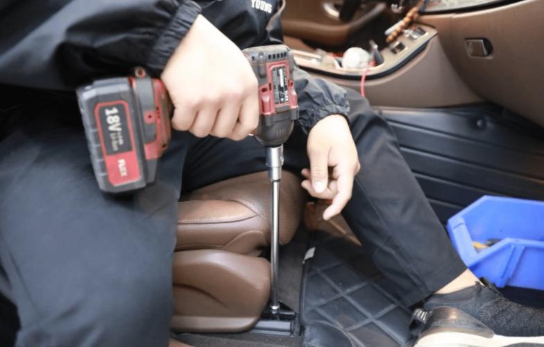 18款奔驰e300l改装座椅通风教程,开车后背屁股总出汗怎么解决