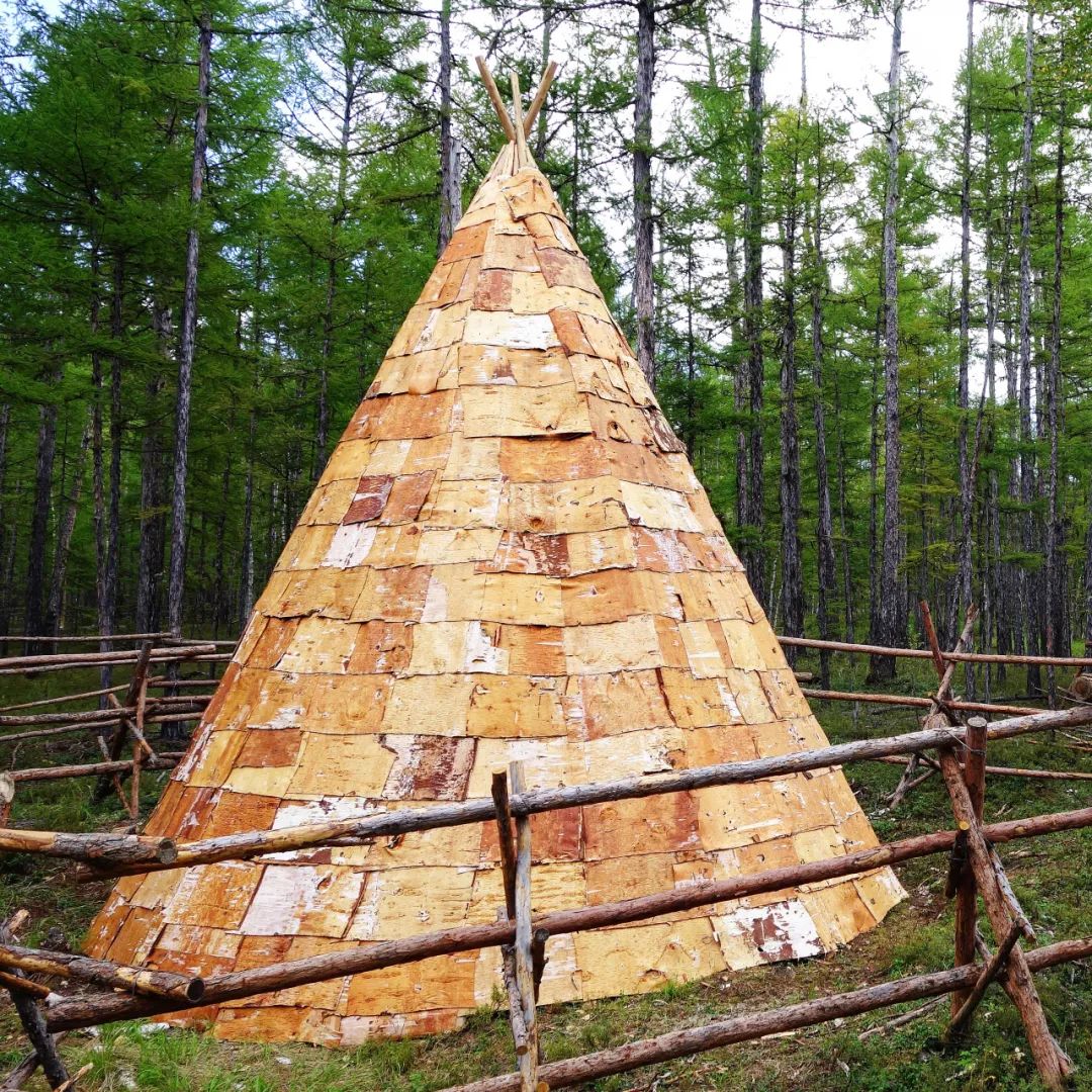 90后小伙玩滑板、说唱,不如回东北养驯鹿