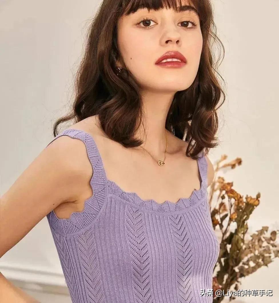 克莱因蓝和什么色搭配高级,35岁穿克莱因蓝好看吗