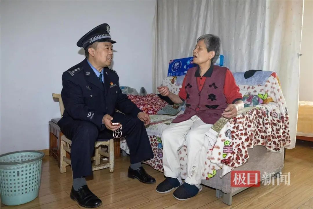 湖北公安|“三牛”先锋·最美警察：社区民警跛足日行两万步，服务群众那么用心用情——肖利军