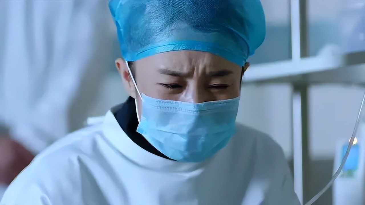 3岁女孩肚子疼医生报警,女童喊肚子疼