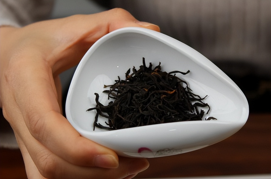 红茶绿茶哪个适合秋冬喝,冬季喝绿茶红茶时间长好吗