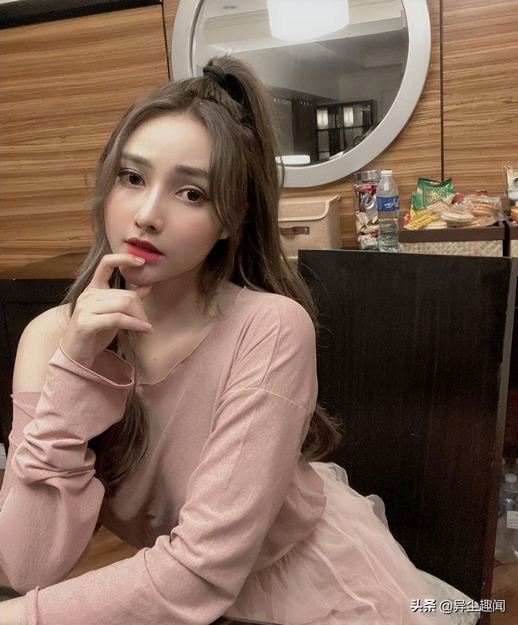 美到忘记看比赛!球场边越南的笑颜美女甜美爆红