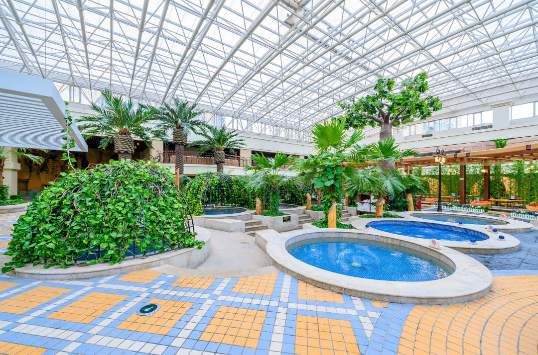 银河温泉双人水果温泉,泡汤泉免费吃水果