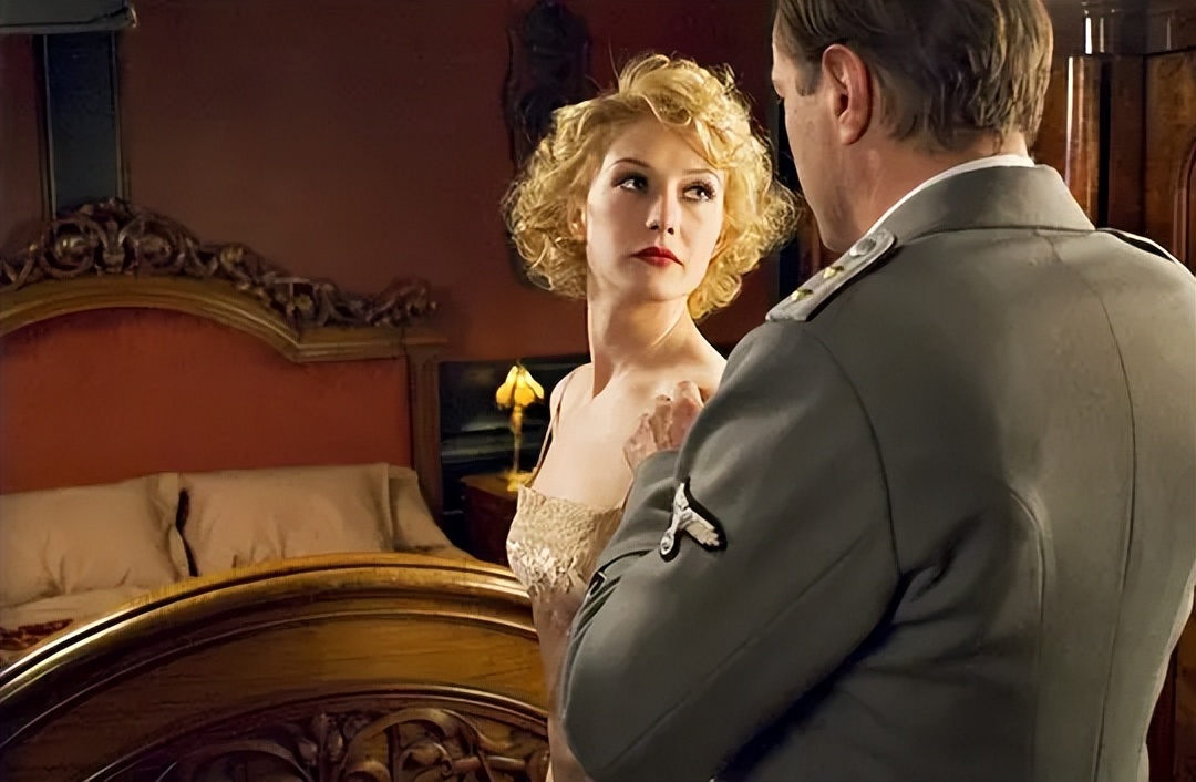 《*皮书黑**》中关于战争和道德的探究有着怎样的哲学意义？