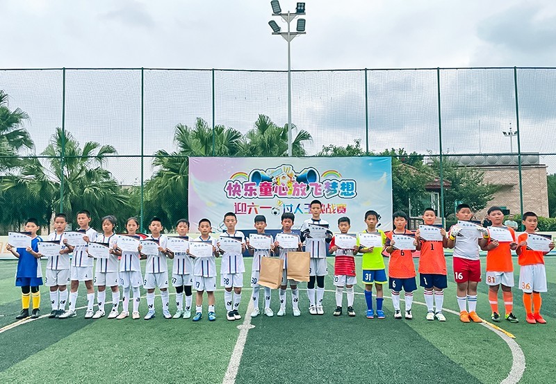 南充：杰K,小学生足球单挑王挑战赛燃情“六一”