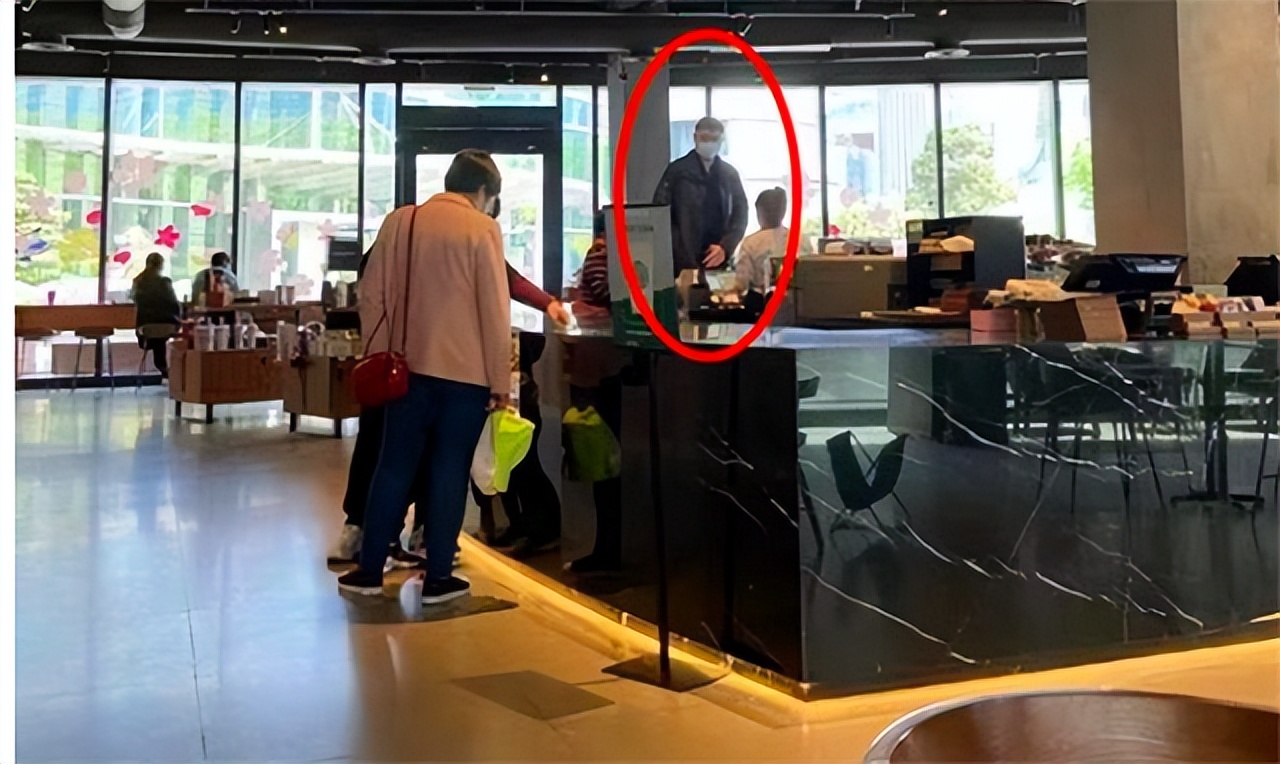 姚明和妻子叶莉近照 (姚明老婆叶莉个人资料简介)