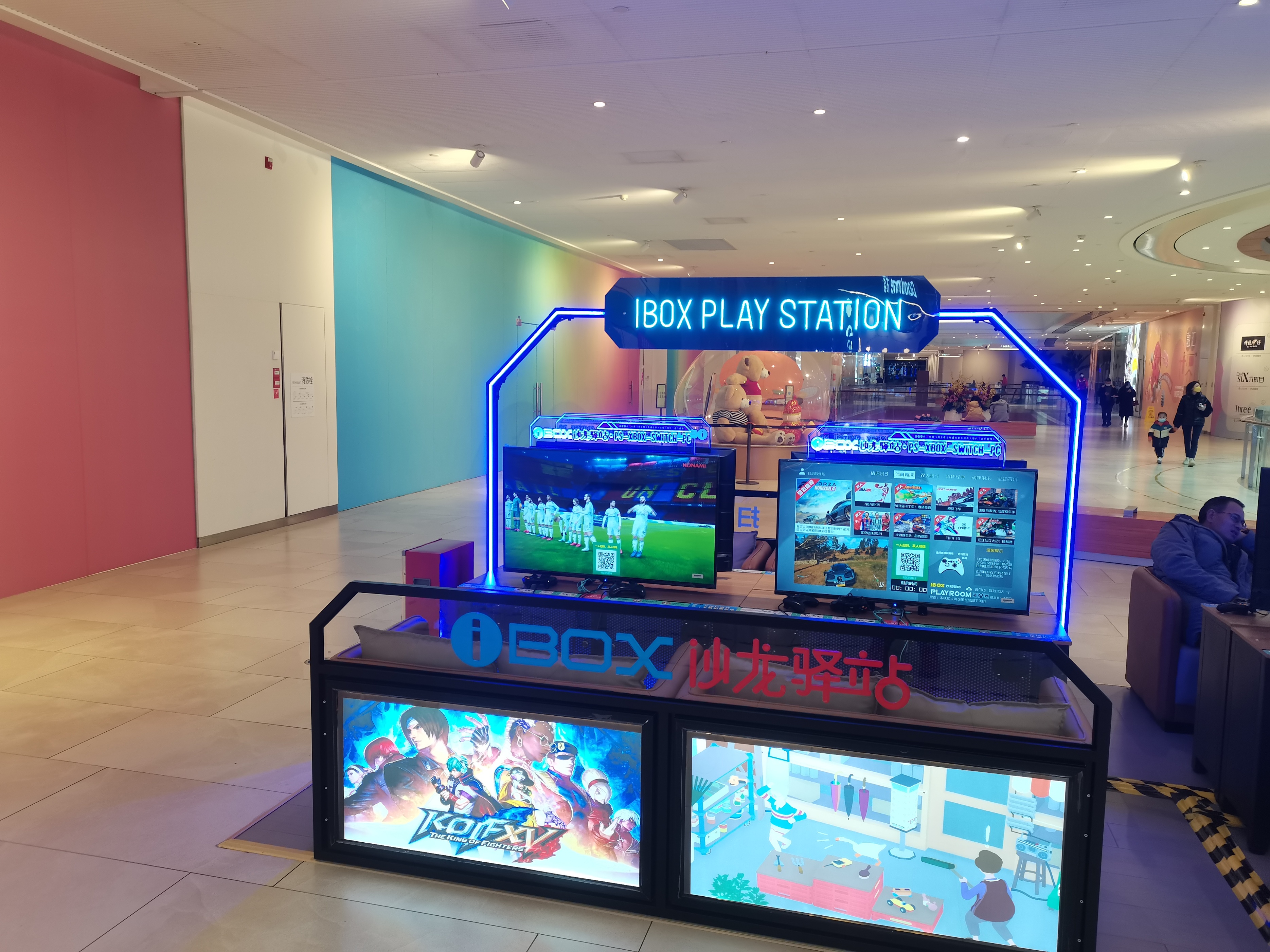 商场里的ps4,ps4主机游戏体验店