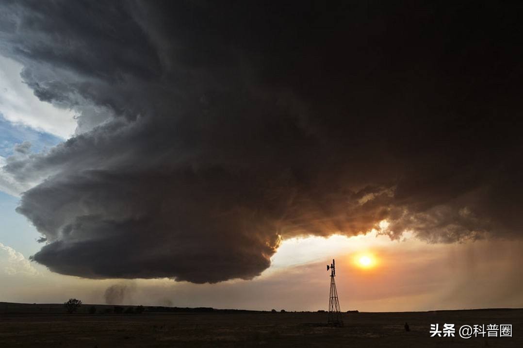 闪电的威力到底有多大劈到人,闪电的可怕威力