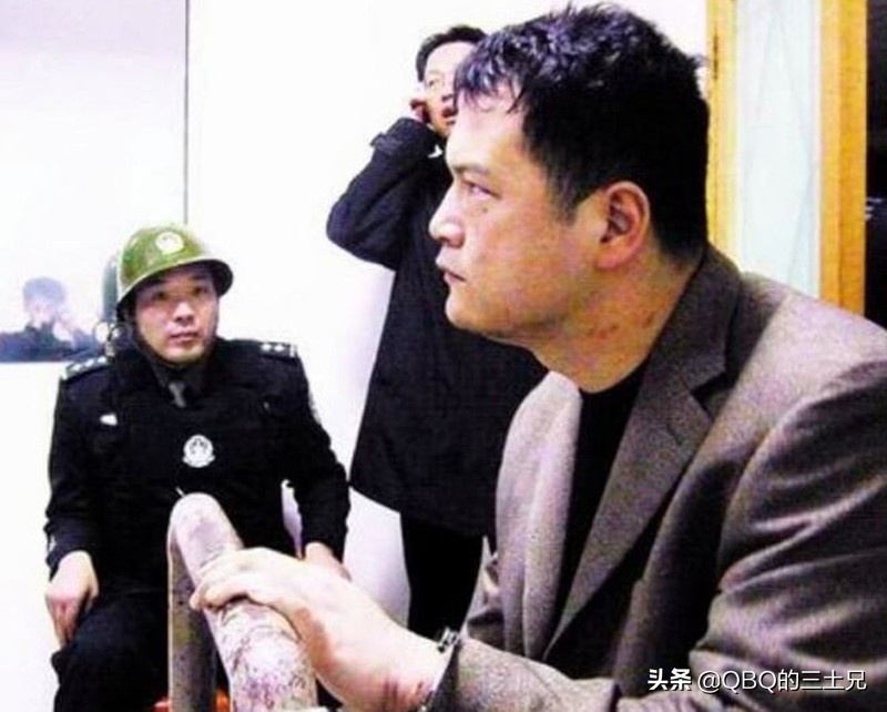 水泥下的秘密,水泥地下挖出的秘密