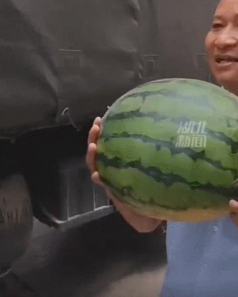 重庆山火烈火00后骑士走红,重庆“烈火骑士”走红