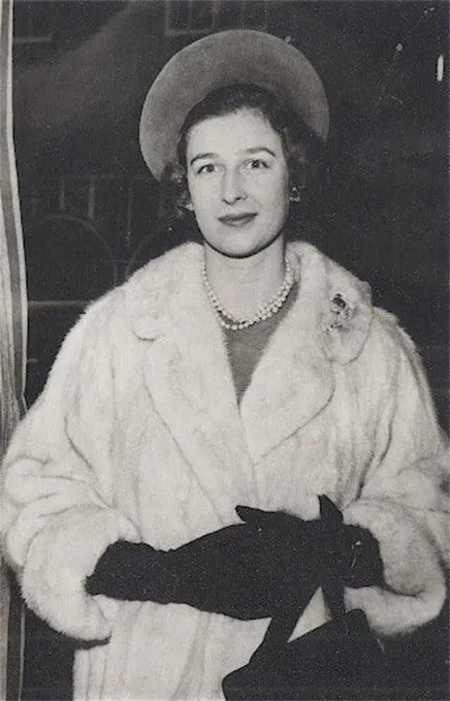 菲利普亲王和女儿安妮,菲利普亲王出轨事件