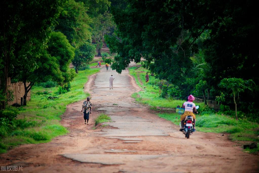 船到丹麦船员体会当地人的生活,去塞拉利昂