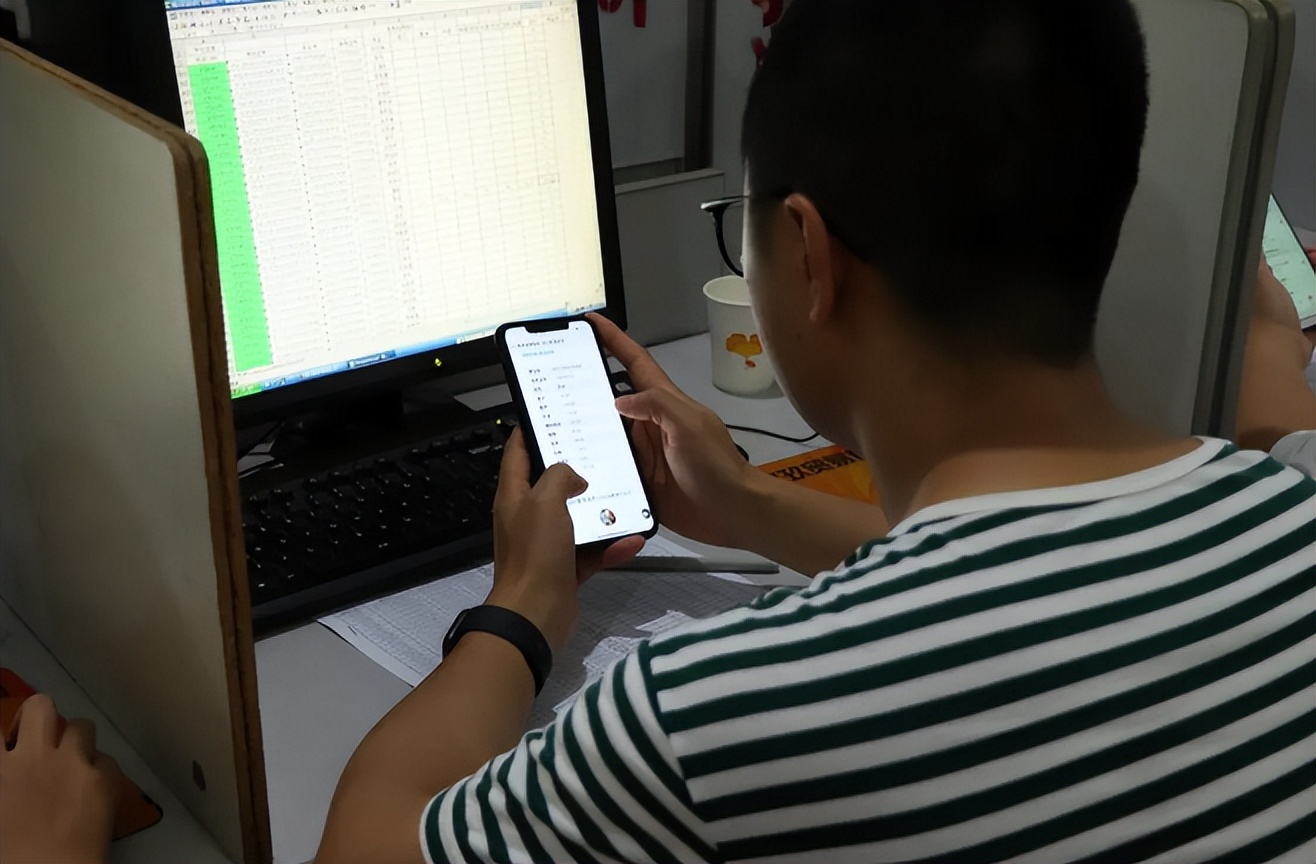 “考不上清华你负责”，男子修改wifi密码惹邻居不满，评论很精彩