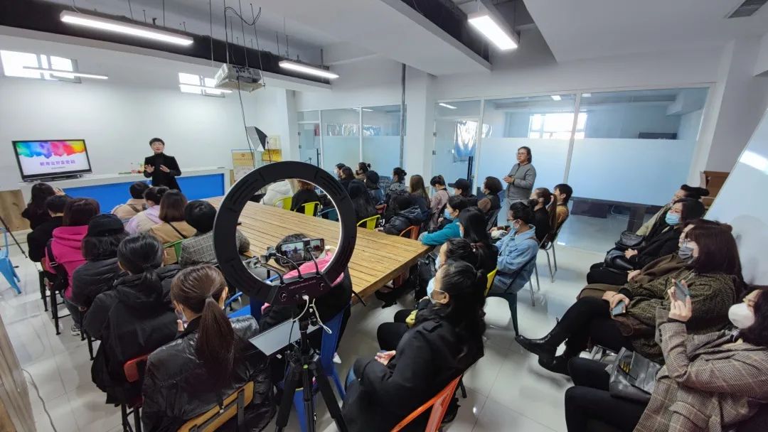 全国“两红两优”群像|盛世中华有我,以青春之光聚万顷星河④疫情防控篇