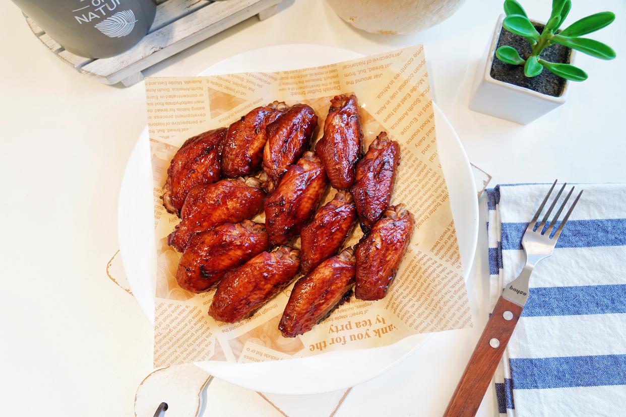 喜欢吃奥尔良烤翅在家就可以做，秘制配方好吃到吮指，价格也便宜