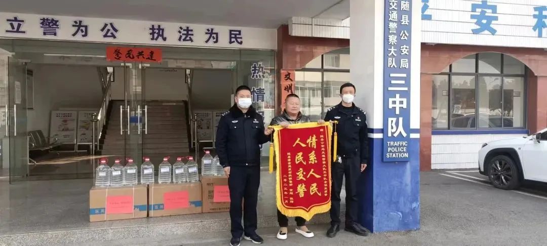 湖北公安|“三牛”先锋·最美警察：做群众认可的交管工作——瞿联伏