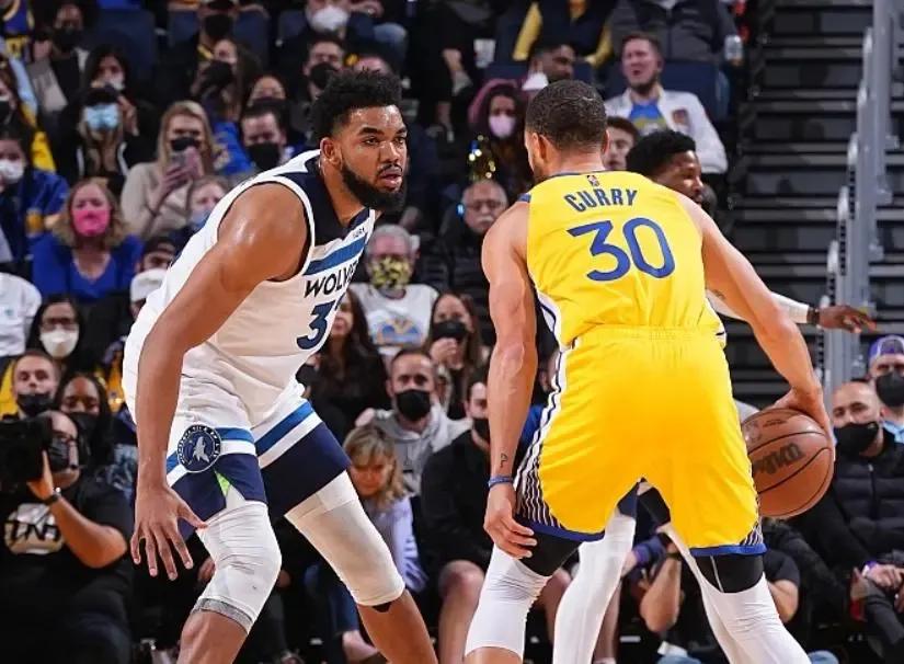 库里砍下50分对维金斯说什么,维金斯26分勇士全队最高库里16分