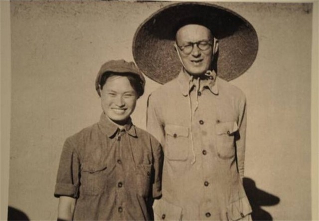 他帮中国抗战，娶中国女学生，回国时，毛主席：给三千美金作路费