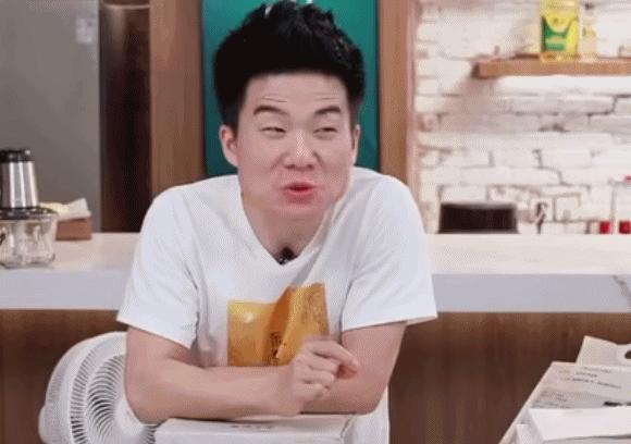 董宇辉7亿,董宇辉行走困难疑脚受伤