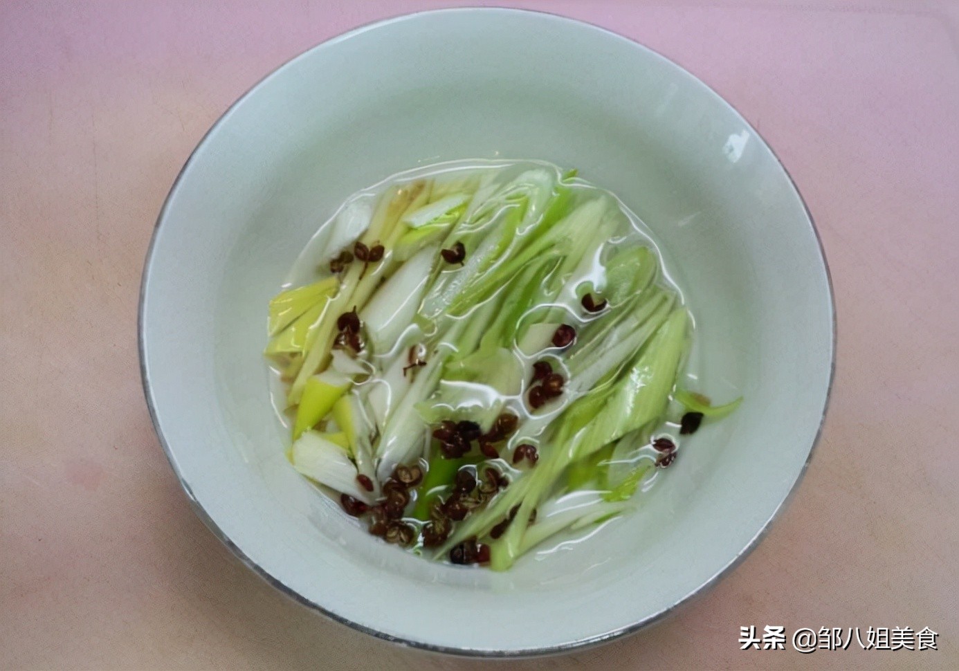 炸肉丸不加鱼做法,炸肉丸子加什么料可以让丸子蓬松