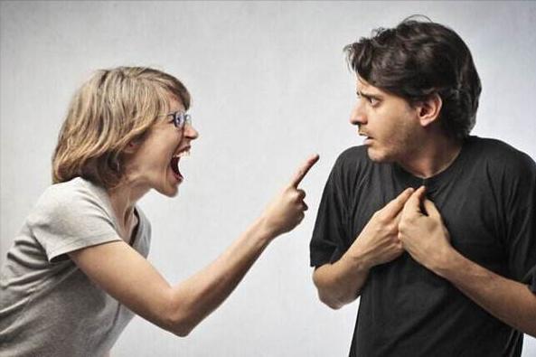 河南老汉捡到弃婴24年后带去旅行,老汉捡废品收养弃婴25年后续