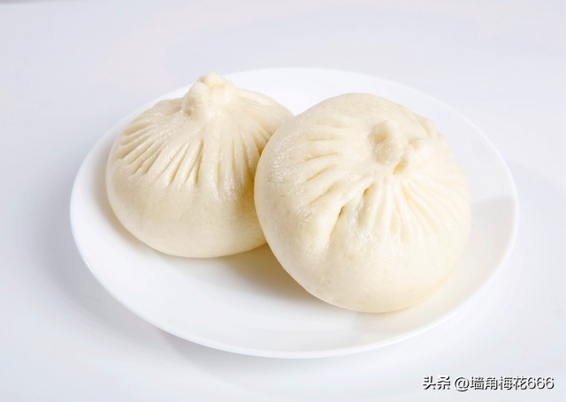 当年我家开饭店，他每天拿着小鱼来换包子，30年后，他又找上门了