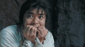 露裤衩引尼姑注意，猪脑导演画风独特！