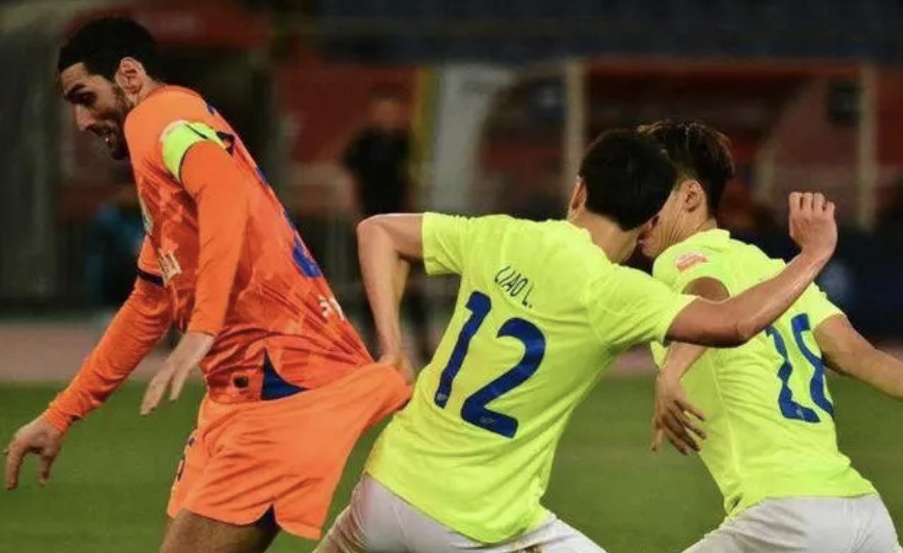 费莱尼罚点球罚进,费莱尼第三轮点球视频