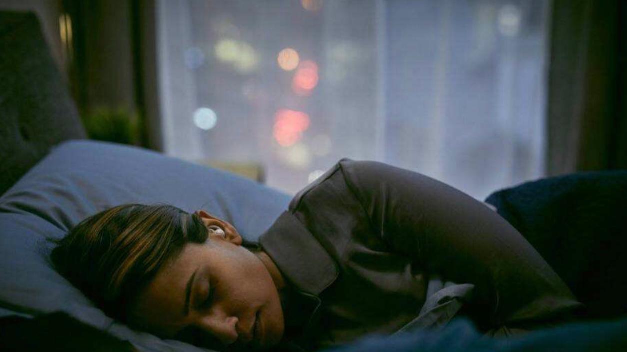 女人晚上裸睡有什么好处和坏处,裸睡对男性带来的好处和坏处