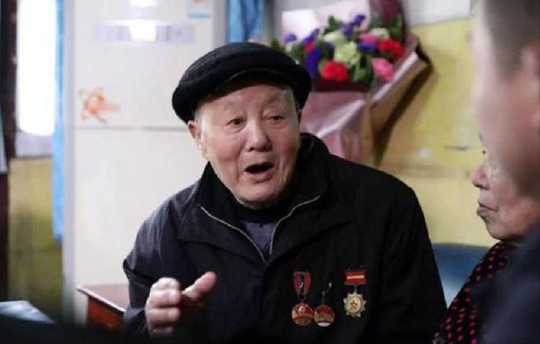 老人生日宴上儿女听完立刻报警,91岁的老人忽然说胡话