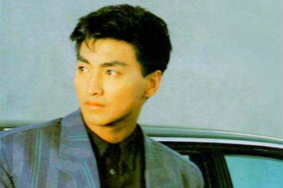 何家劲25岁到62岁,何家劲60岁还在唱歌吗