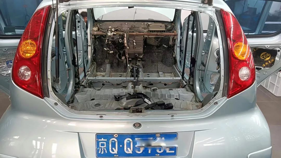 2010款比亚迪f0翻新案例,比亚迪f0全车翻新喷漆多少钱