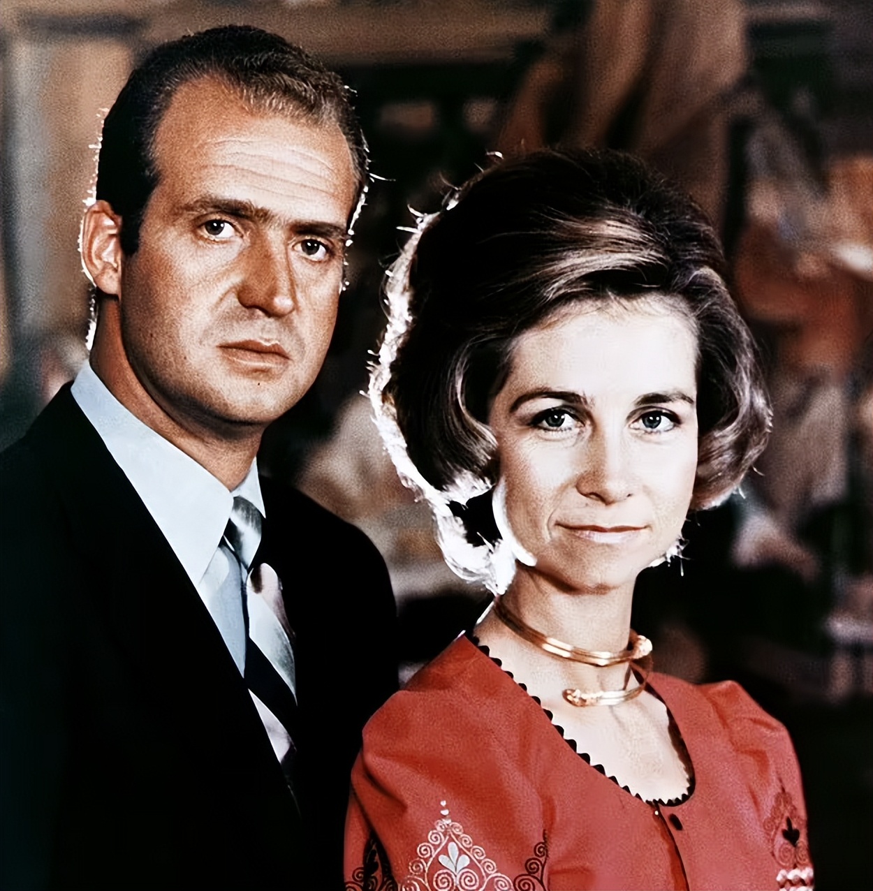 荒诞国王卡洛斯：20年交际2000名情人，晚年被注射雌激素强制冷静