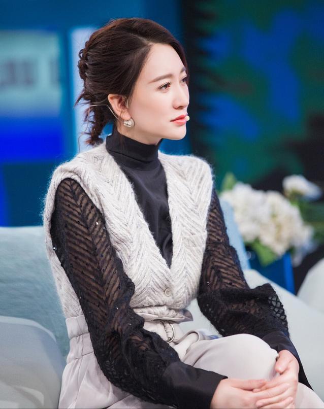 李小冉和陆毅穿搭,李小冉黑色长裙穿搭