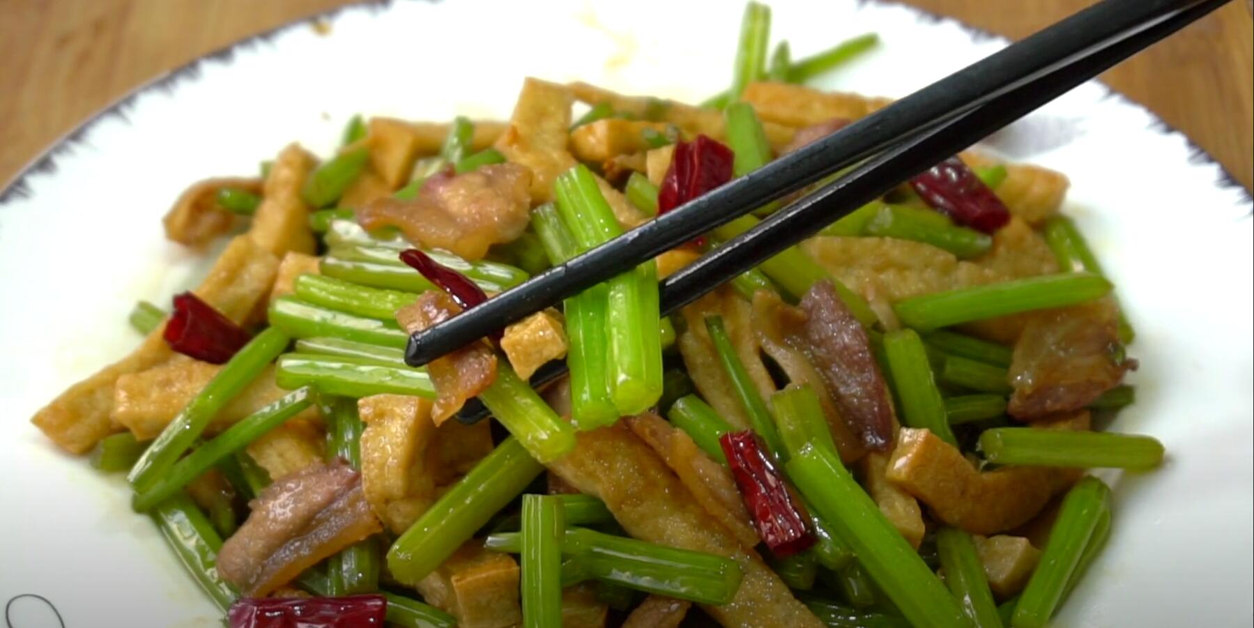 什么菜通便润肠治口臭,预防口臭的菜谱