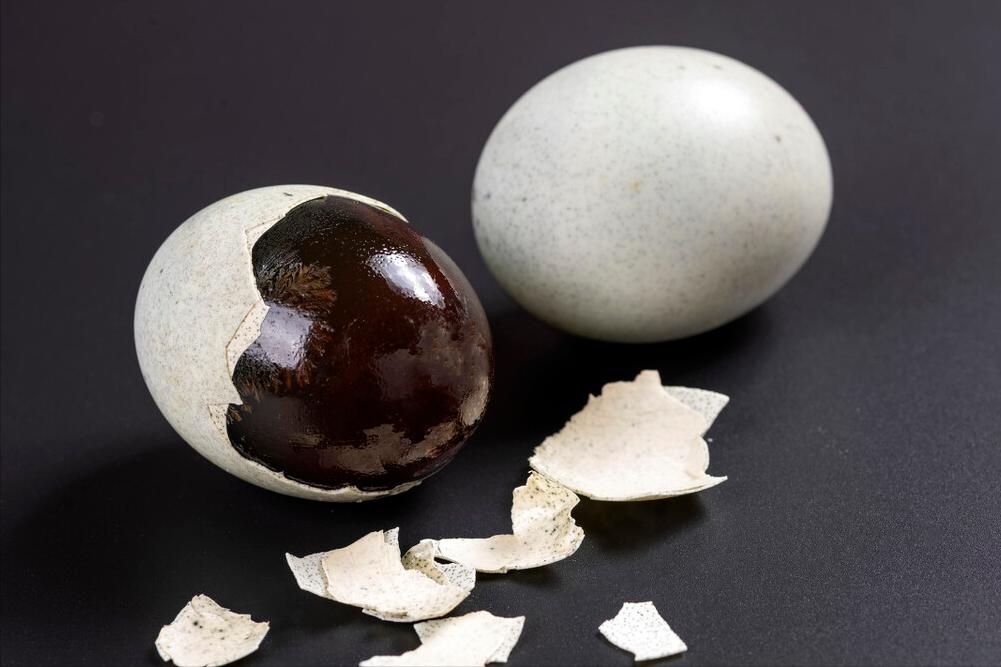 简单凉拌皮蛋的正确方法和配料,做凉拌皮蛋的皮蛋要煮一下不