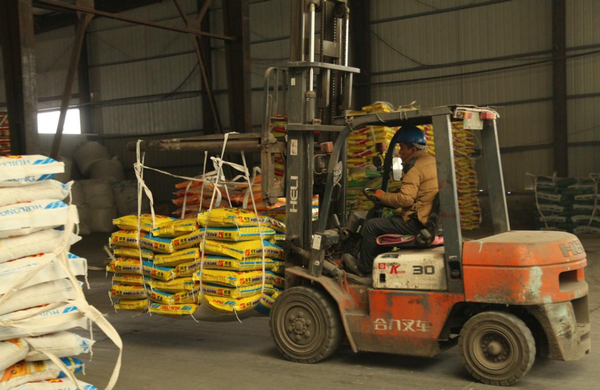 让农民春耕“不差钱”将服务扎根地垄沟——吉林银行用金融“活水”灌溉致富秧苗