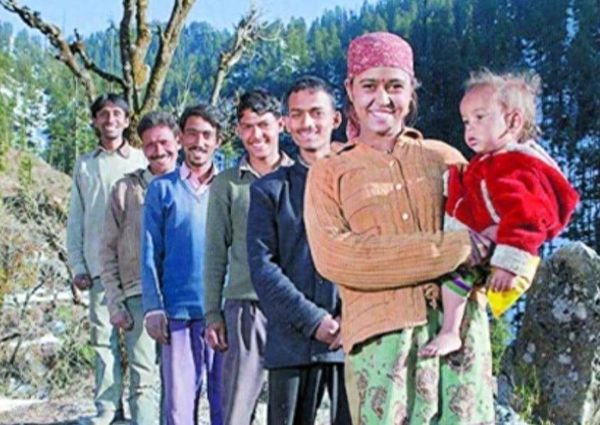 五兄弟娶了一个老婆,五胞胎兄弟娶5胞胎姐妹现在近况