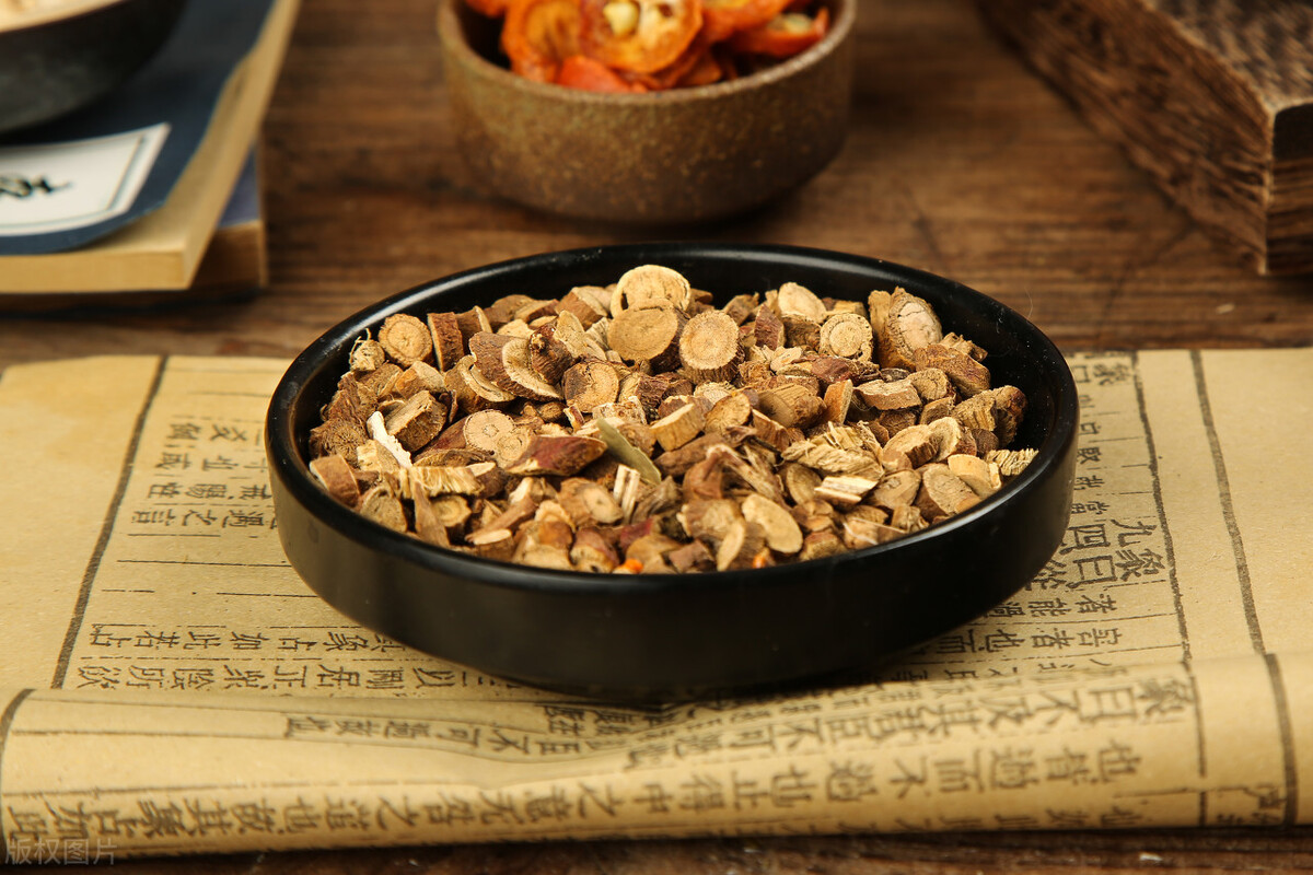 吃连花清瘟不能干什么一起吃,服用连花清瘟还能吃退烧药吗