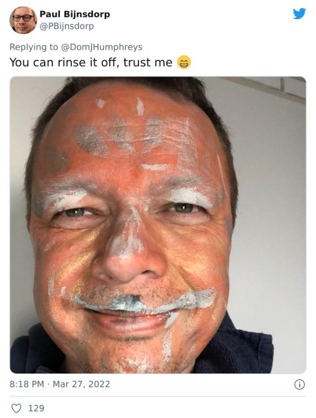 盘点女儿给爸爸的化妆技巧,外国女儿给老爸化妆