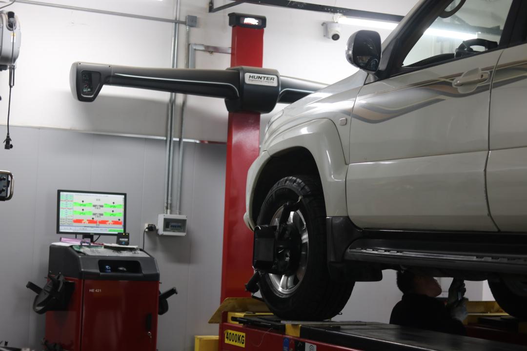 03年丰田霸道全车翻新多少钱,2004款丰田霸道拆车视频