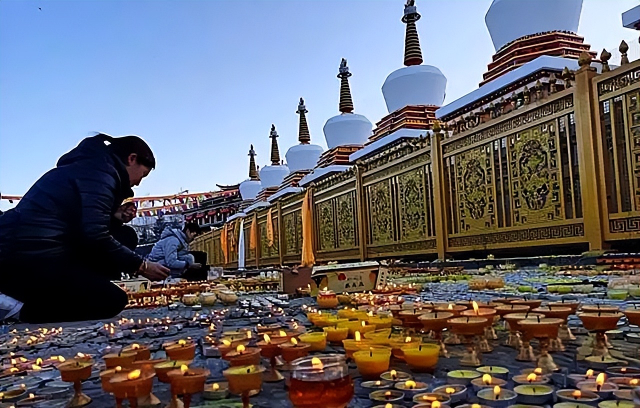 藏派佛教“达赖”与“班禅”是什么关系？二者谁的地位更高？