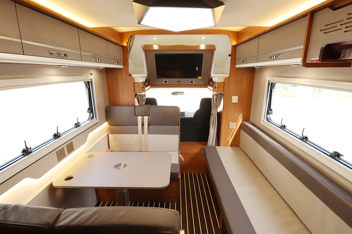 新飞s100房车和h300有什么不同,上汽轻卡s100与新飞房车对比评测