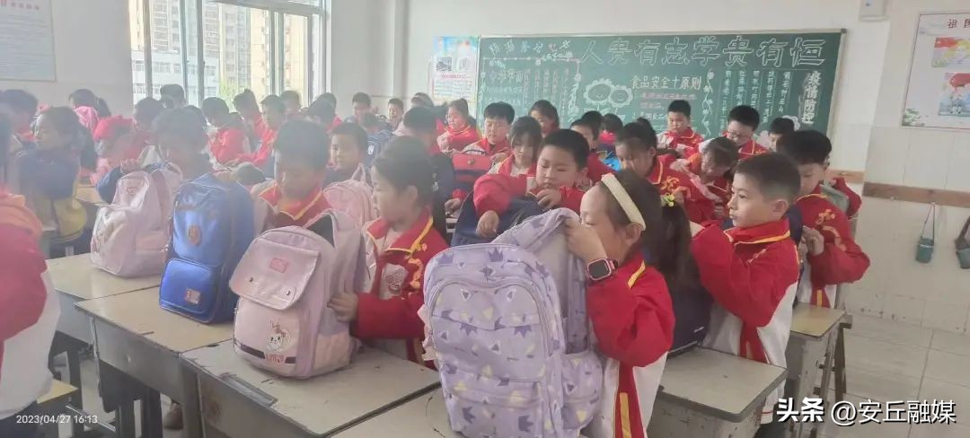 五一劳动节劳动最光荣小学一年级,小学五一劳动节社区劳动实践