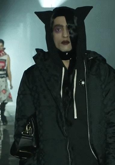 巴黎时装周男模体态,巴黎时装周2019泳装秀